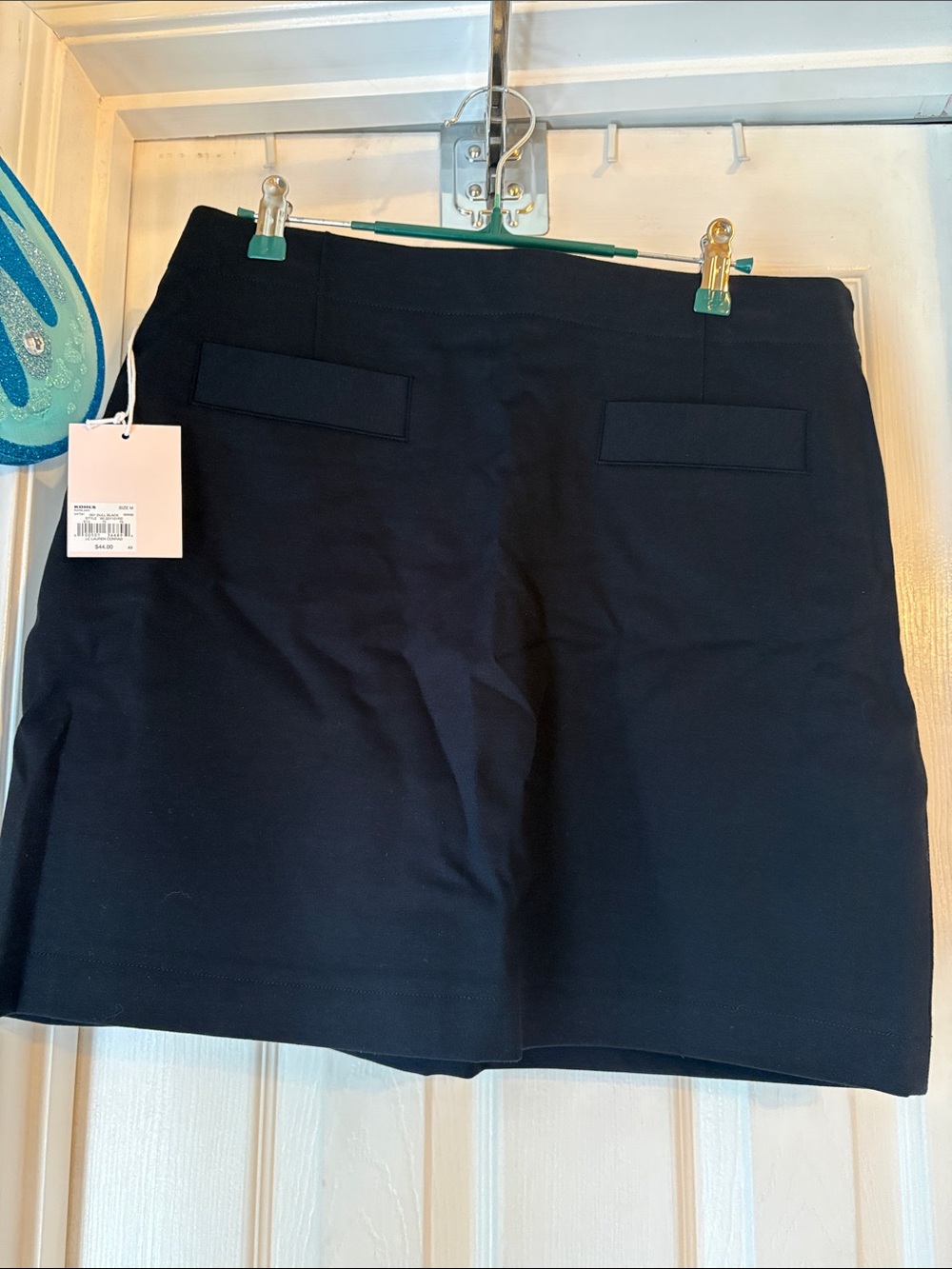 NWT Lauren Conrad skirt size medium in dull black.